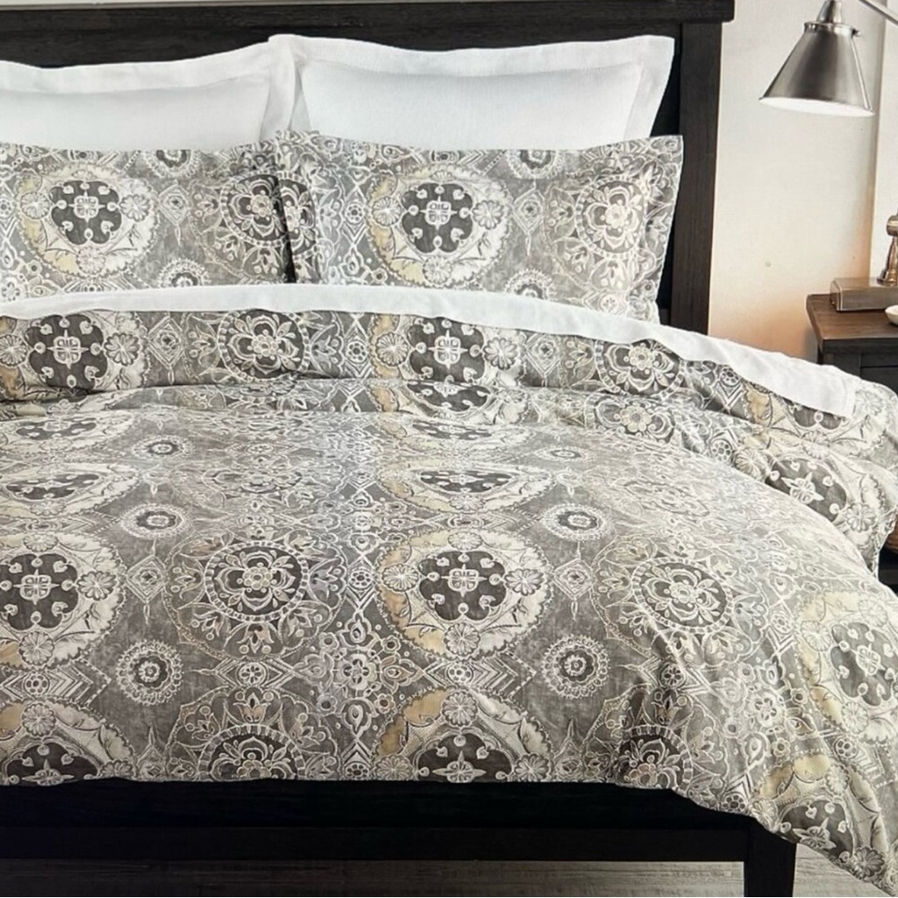 Pottery Barn Gray and White Floral Medallion Duvet Cover